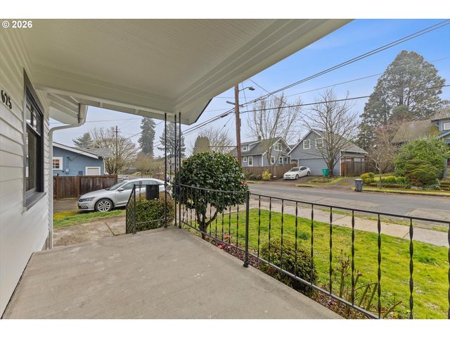 625 N STAFFORD St, Portland, OR 97217