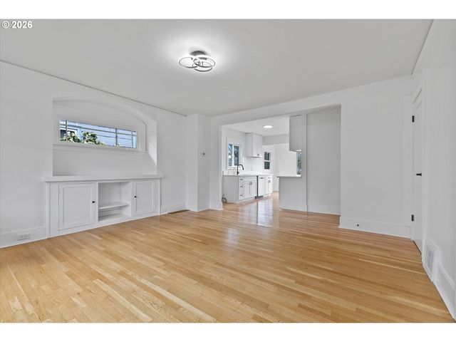 625 N STAFFORD St, Portland, OR 97217