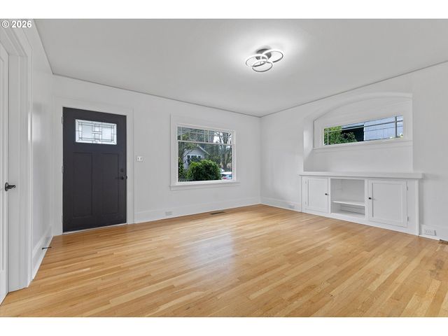 625 N STAFFORD St, Portland, OR 97217