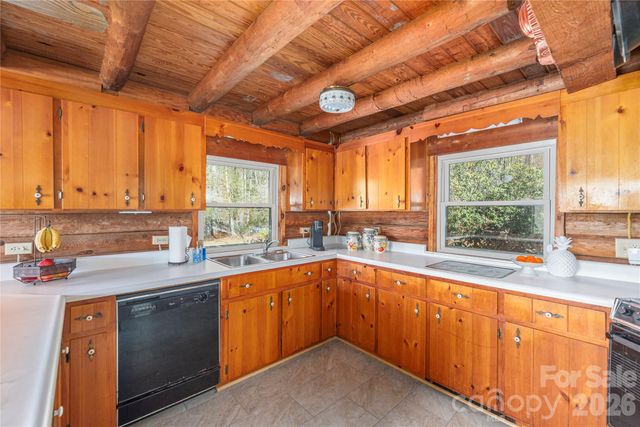 393 Carver Mountain Valley, Sylva, NC 28779