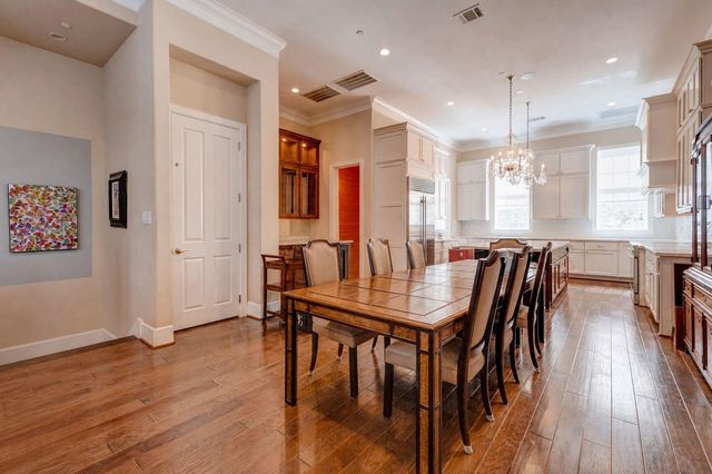 709 Somerset Commons Lane, Houston, TX 77055
