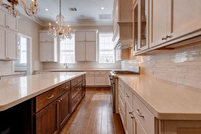 709 Somerset Commons Lane, Houston, TX 77055