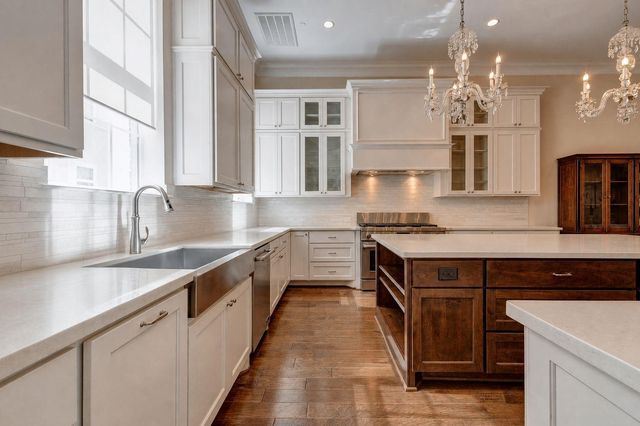 709 Somerset Commons Lane, Houston, TX 77055