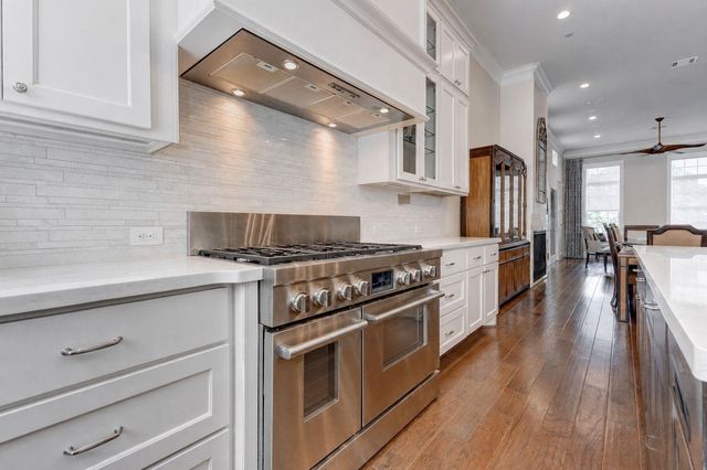 709 Somerset Commons Lane, Houston, TX 77055