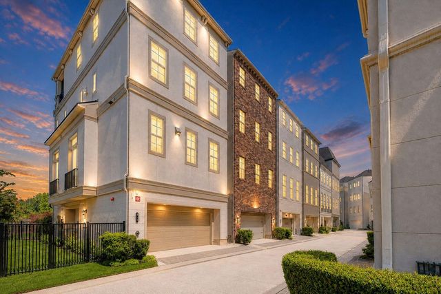 709 Somerset Commons Lane, Houston, TX 77055