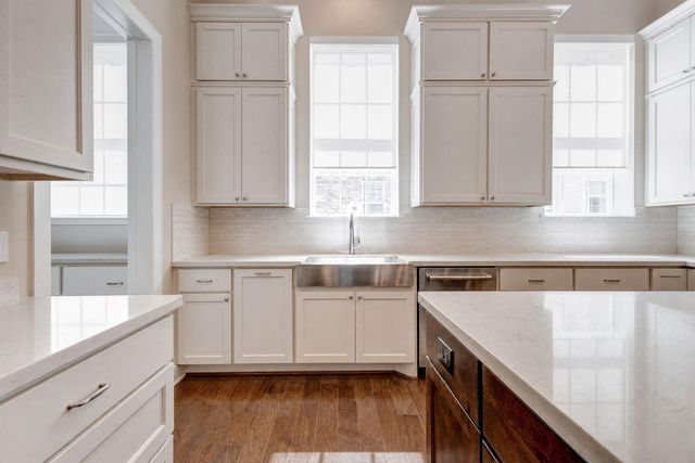 709 Somerset Commons Lane, Houston, TX 77055