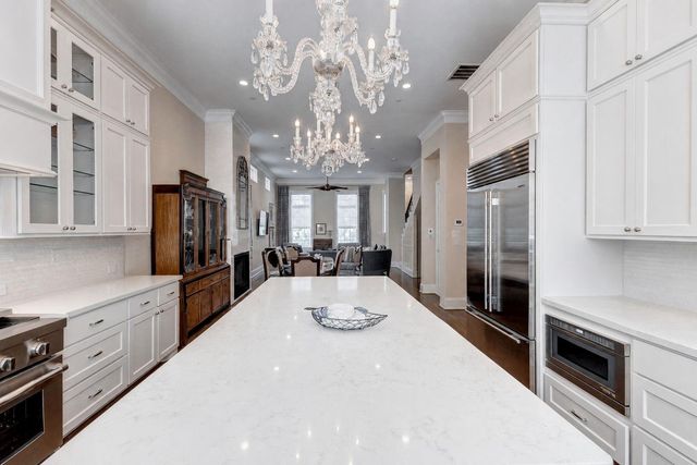 709 Somerset Commons Lane, Houston, TX 77055