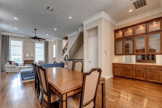 709 Somerset Commons Lane, Houston, TX 77055