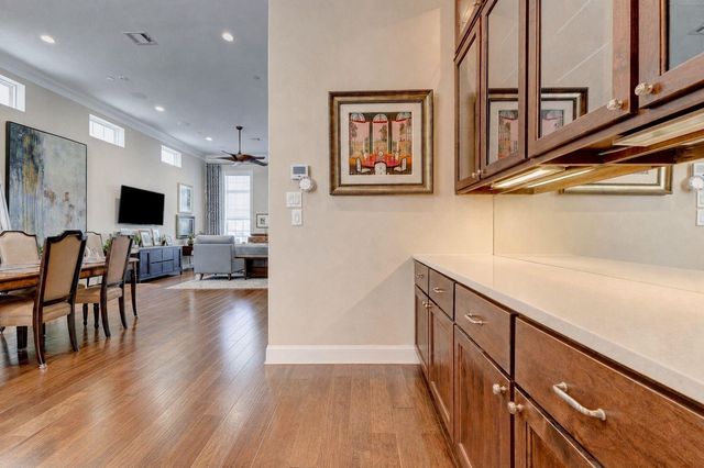 709 Somerset Commons Lane, Houston, TX 77055