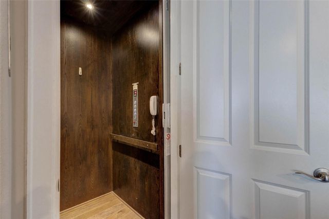 709 Somerset Commons Lane, Houston, TX 77055