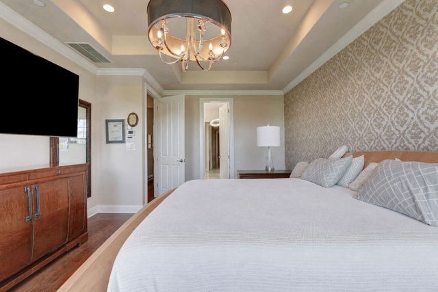 709 Somerset Commons Lane, Houston, TX 77055