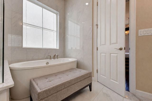 709 Somerset Commons Lane, Houston, TX 77055