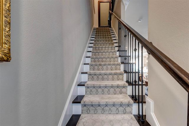 709 Somerset Commons Lane, Houston, TX 77055