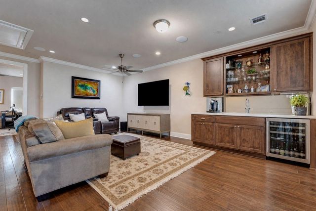709 Somerset Commons Lane, Houston, TX 77055
