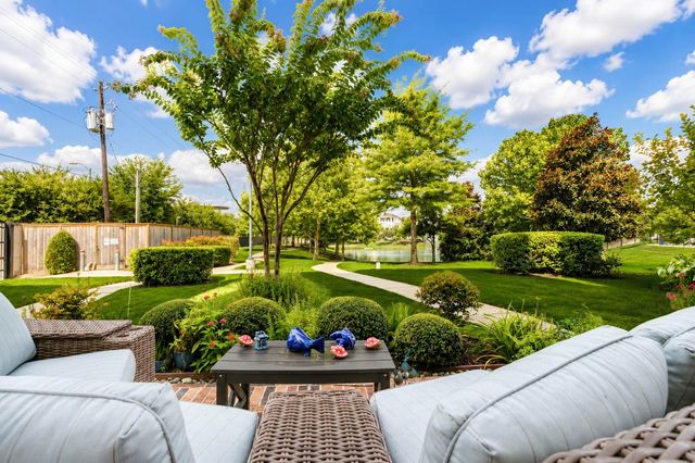 709 Somerset Commons Lane, Houston, TX 77055