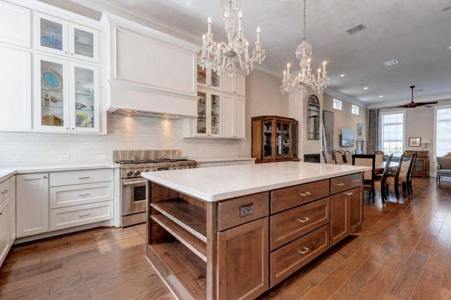 709 Somerset Commons Lane, Houston, TX 77055