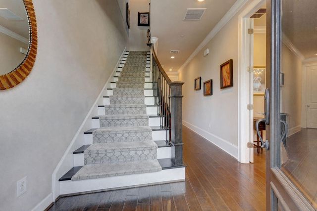 709 Somerset Commons Lane, Houston, TX 77055