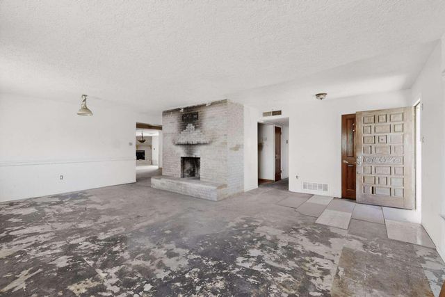 336 55th Street NW, Albuquerque, NM 87105