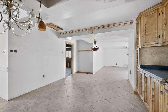 336 55th Street NW, Albuquerque, NM 87105