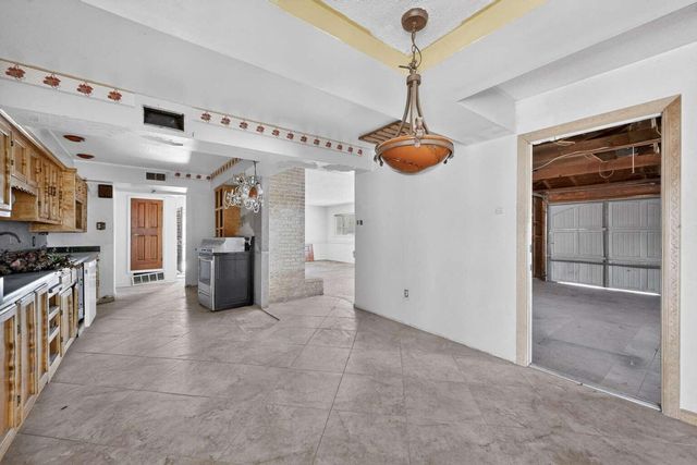 336 55th Street NW, Albuquerque, NM 87105