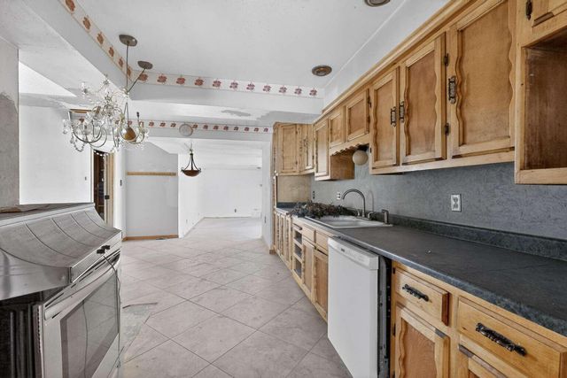 336 55th Street NW, Albuquerque, NM 87105