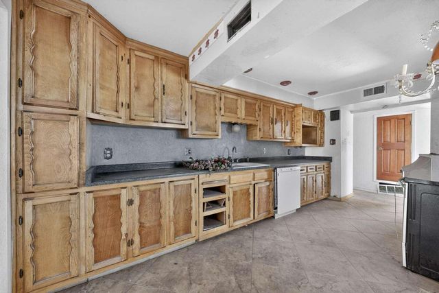 336 55th Street NW, Albuquerque, NM 87105