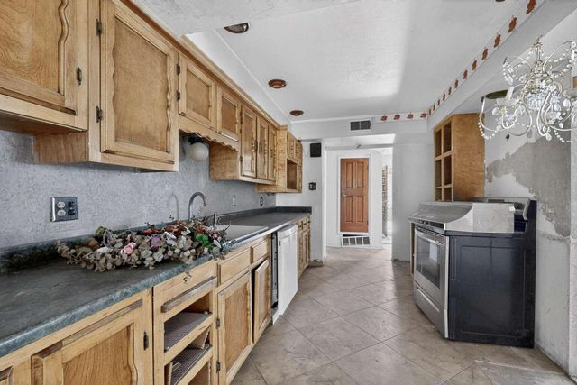 336 55th Street NW, Albuquerque, NM 87105