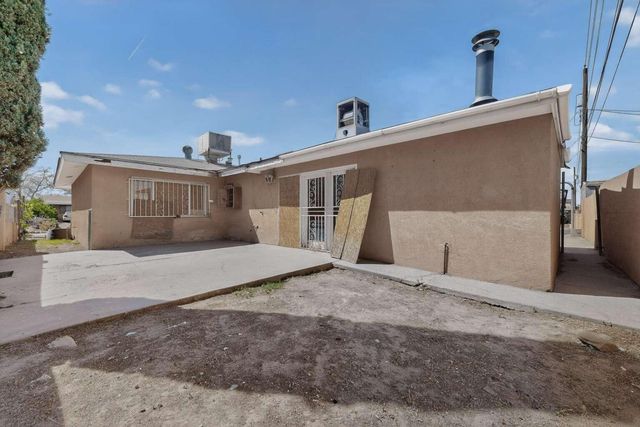 336 55th Street NW, Albuquerque, NM 87105