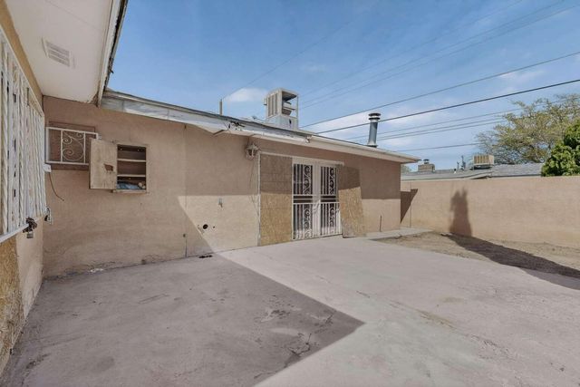 336 55th Street NW, Albuquerque, NM 87105
