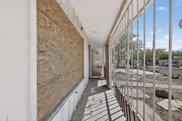 336 55th Street NW, Albuquerque, NM 87105