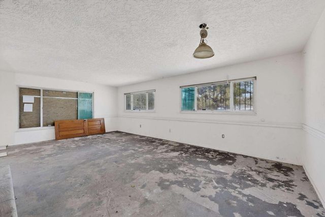 336 55th Street NW, Albuquerque, NM 87105