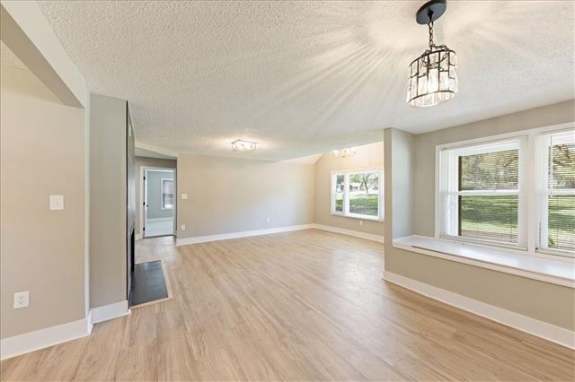 8005 Harris Avenue, Kansas City, MO 64138
