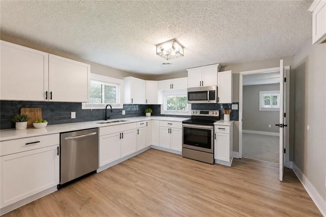 8005 Harris Avenue, Kansas City, MO 64138