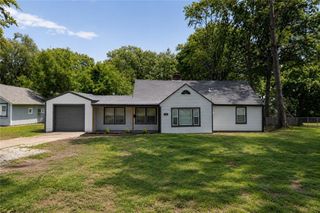 8005 Harris Avenue, Kansas City, MO 64138