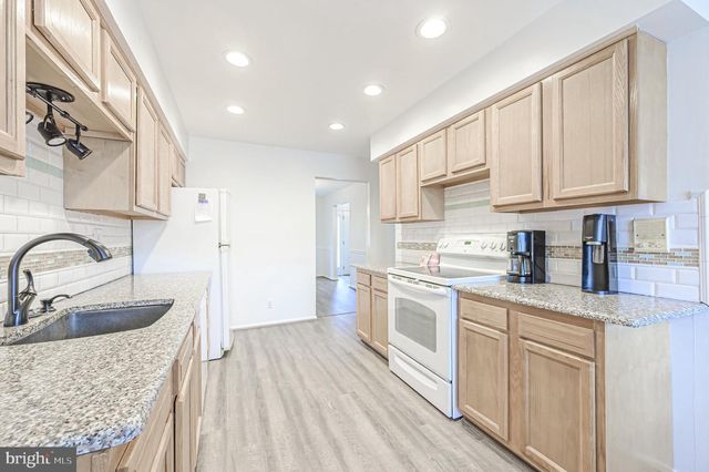 9 ROOK CT, Egg Harbor Township, NJ 08234