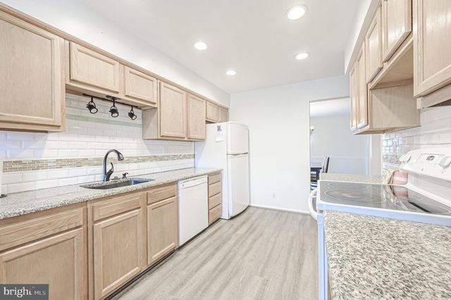 9 ROOK CT, Egg Harbor Township, NJ 08234