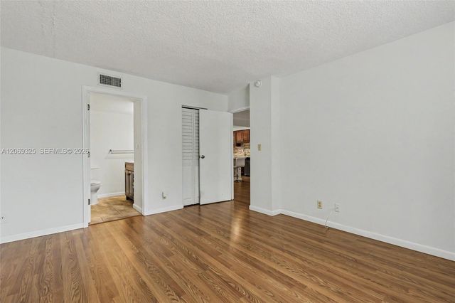2998 NW 48th Terrace 432, Lauderdale Lakes, FL 33313