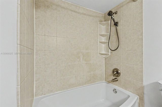 2998 NW 48th Terrace 432, Lauderdale Lakes, FL 33313