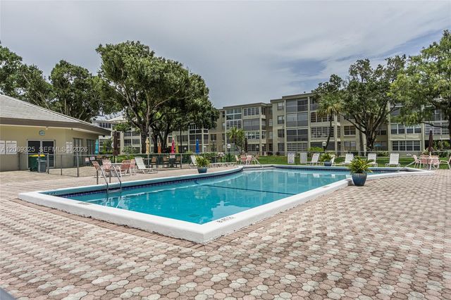 2998 NW 48th Terrace 432, Lauderdale Lakes, FL 33313