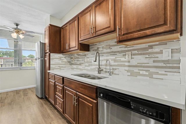 2998 NW 48th Terrace 432, Lauderdale Lakes, FL 33313