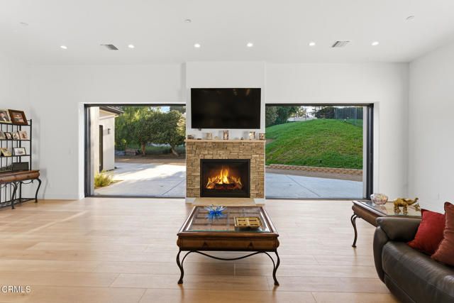 395 Sherwood Court, Thousand Oaks, CA 91361