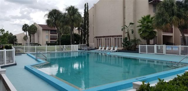 3824 N LAKE DRIVE 108, Tampa, FL 33614