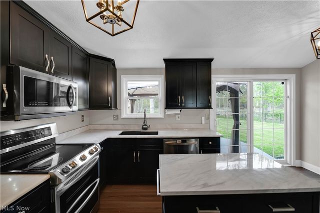 17024 Hunting Meadows Drive, Strongsville, OH 44136