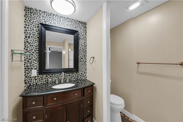 17024 Hunting Meadows Drive, Strongsville, OH 44136