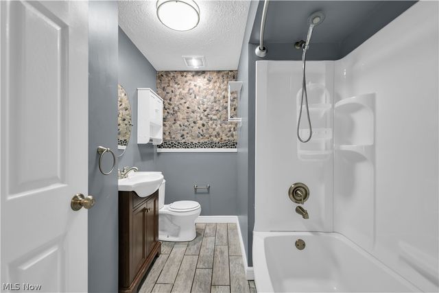 17024 Hunting Meadows Drive, Strongsville, OH 44136