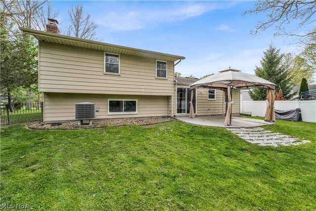 17024 Hunting Meadows Drive, Strongsville, OH 44136