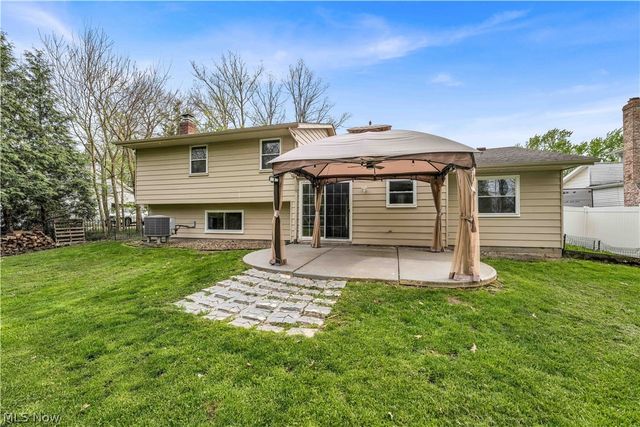 17024 Hunting Meadows Drive, Strongsville, OH 44136