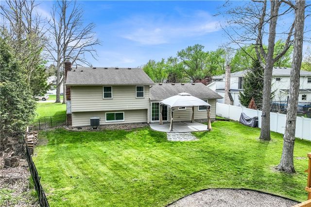 17024 Hunting Meadows Drive, Strongsville, OH 44136