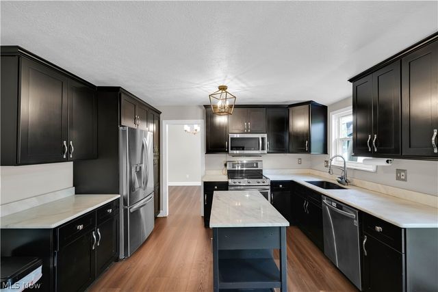 17024 Hunting Meadows Drive, Strongsville, OH 44136