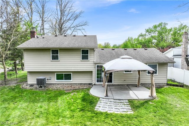 17024 Hunting Meadows Drive, Strongsville, OH 44136